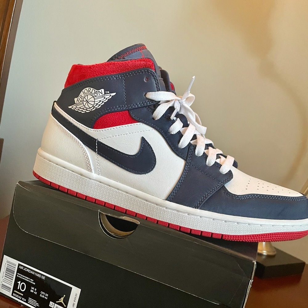 Jordan 1 Mid